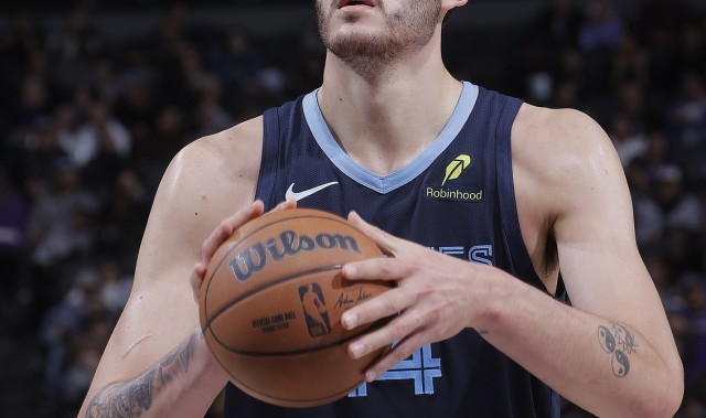 开云体育服务-埃迪脚踝应力反应！解说：因姚明的先例 现大中锋都马上休息治疗