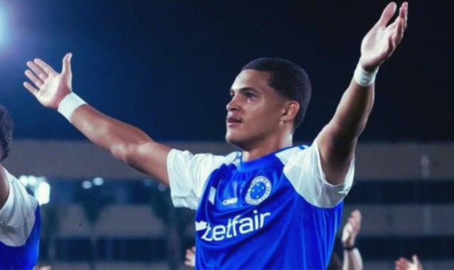 斯基拉：多特正在谈判，尝试签克鲁塞罗17岁左后卫普拉特斯